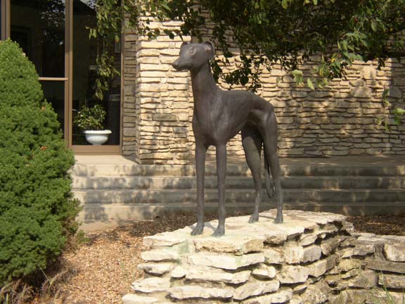 20030622-1761-Greyhound-Statue (62K)