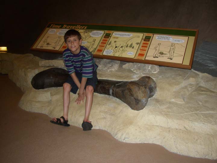 20030622-1799-Thomas-Apatosaurus (38K)