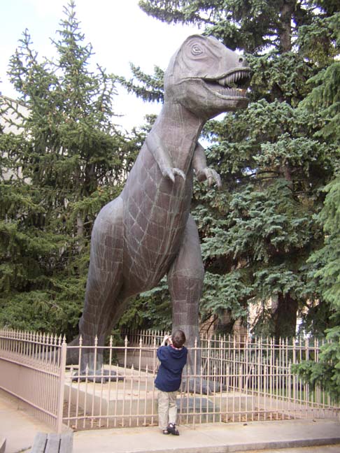 20030625-2034-T-Rex-Sculpture (99K)