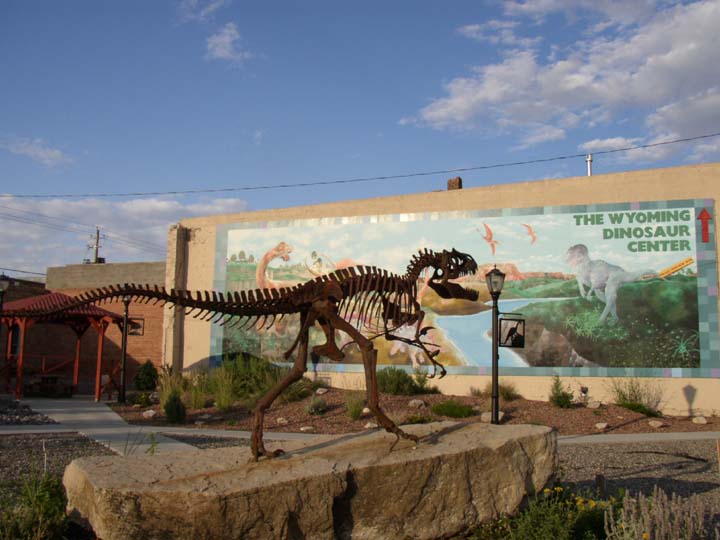 20030626-2115-Wyoming-Dinosaur-Center-Sign (72K)