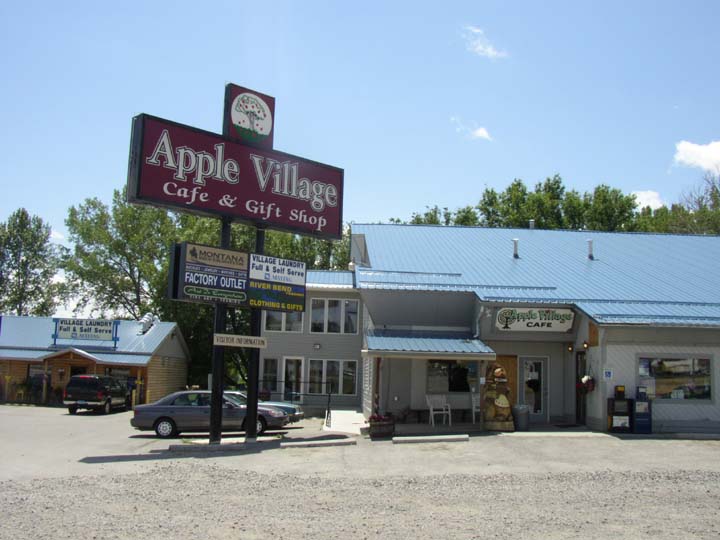 20030628-2290-Columbus-Apple-Village (73K)