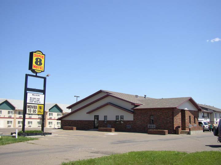 20030629-2313-Glendive-Super-8 (50K)