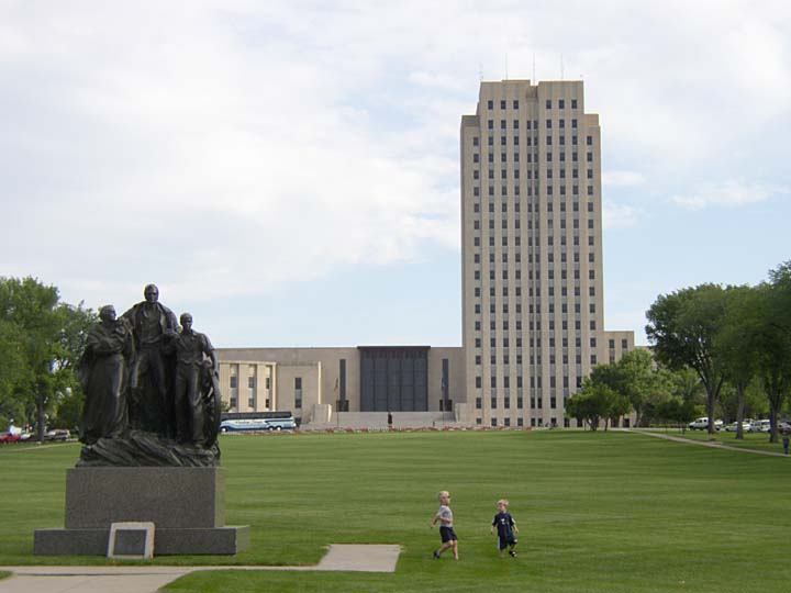 20030701-2477-Bismarck-Capitol (54K)