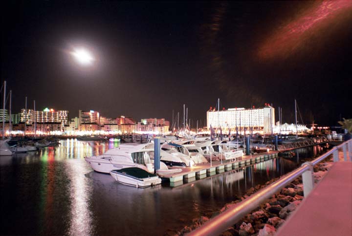 20000616-3-03-Villamora-Marina-Moonlight (59K)