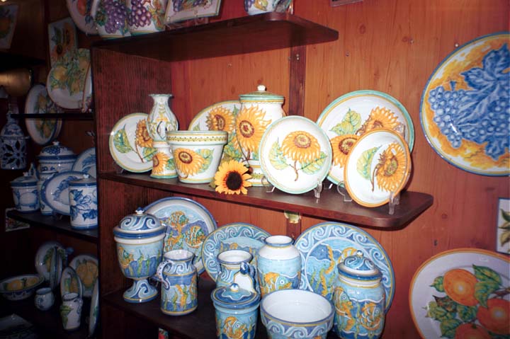 20000617-3-00A-Loule-Pottery-Shop-Sunflowers (78K)