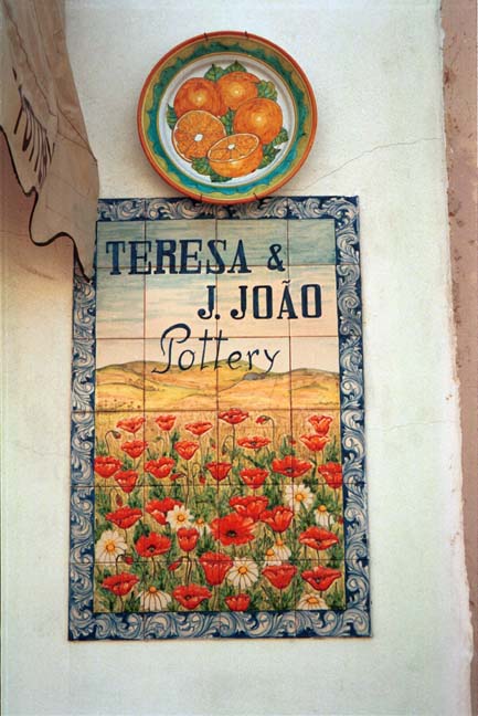 20000617-4-15A-Loule-Theresa-J-Joao-Pottery (70K)