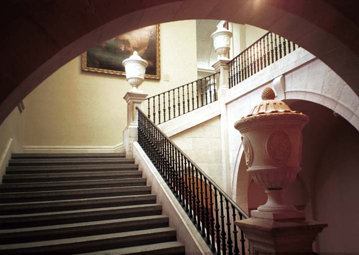 20000620-1-02-Madrid-Prado-Stairway-Arch (60K)