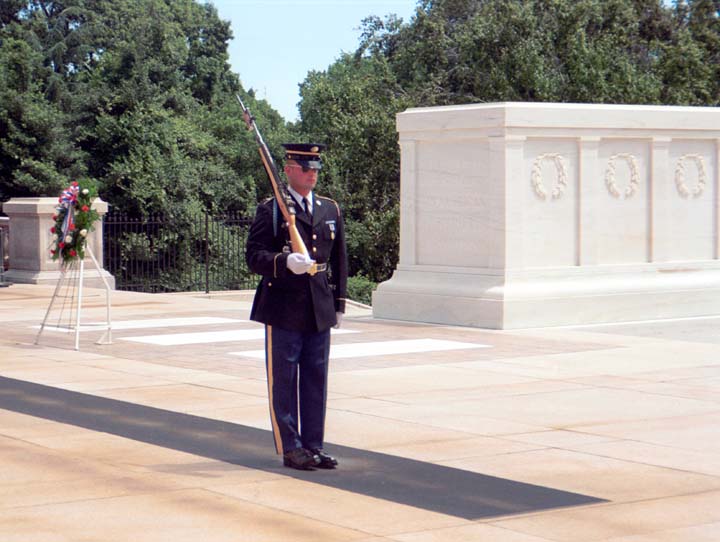 20000703-1-31A-0708-Arlington-Tomb-Unknowns (73K)