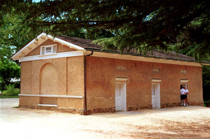 20000708-2-17-Arlington-Lee-South-Slave-Quarters-Doorway (79K)